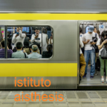 metro affollata copertina articoli